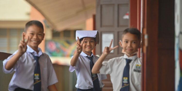 RM1.5 bilion selenggara sekolah, 100,000 belia dapat akses AI percuma