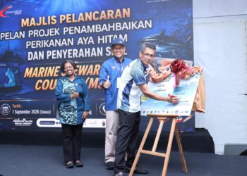 Datuk Luqman Ahmad, Timbalan Ketua Setiausaha (Pembangunan), Kementerian Pertanian dan Keterjaminan Makanan (KPKM) ketika merasmikan Majlis Pelancaran Pelan Projek Penambahbaikan Pengurusan Ikan Aya Hitam dan Penyerahan Sijil MSC sempena Pameran Pertanian, Hortikultur dan Agropelancongan Malaysia (MAHA) 2026 di MAEPS